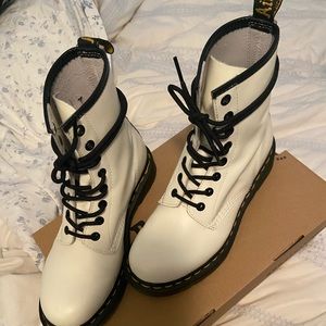 Like New Lace up Smooth white Doc Martens